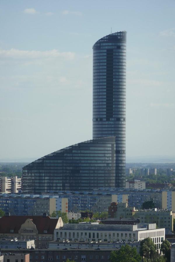 Rentplanet - Apartament Sky Tower Wroclaw Exterior photo
